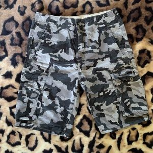 Levi’s Strauss Camouflage Cargo Shorts Size 33